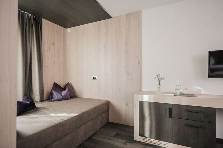 Room 16 of 157