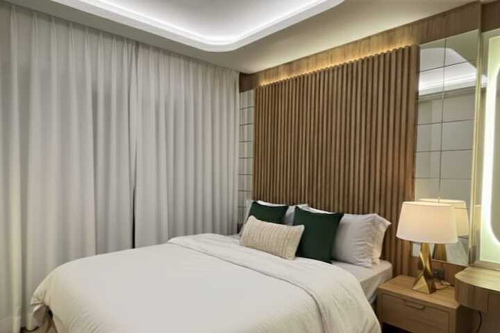 Room 5 of 6