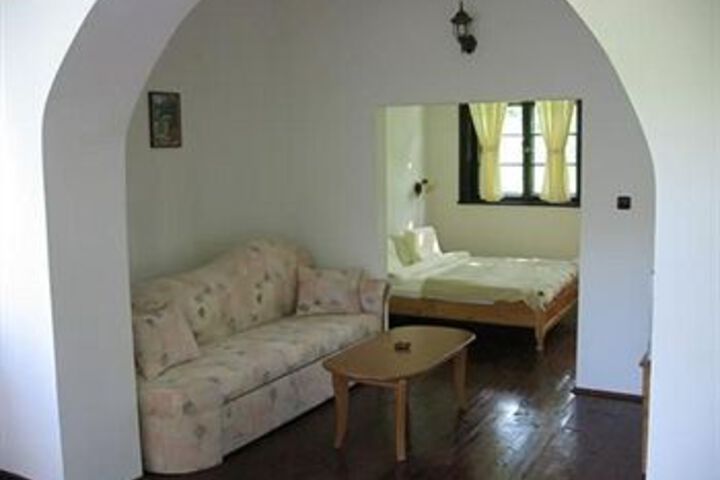 Room 9 of 23