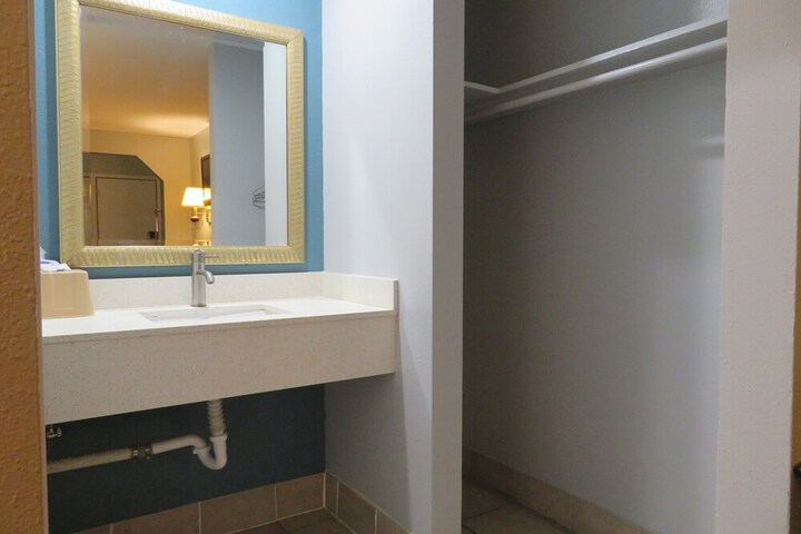 Room 9 of 11