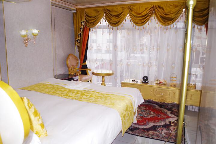 Room 25 of 185
