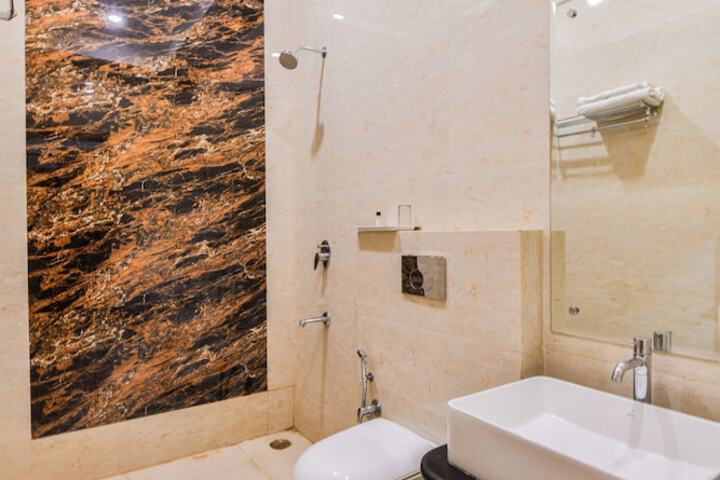 Room 15 of 16