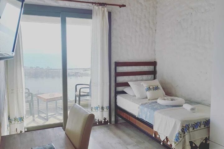 Room 12 of 32