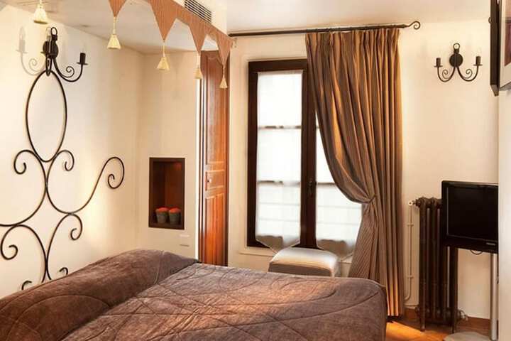 Room 14 of 36