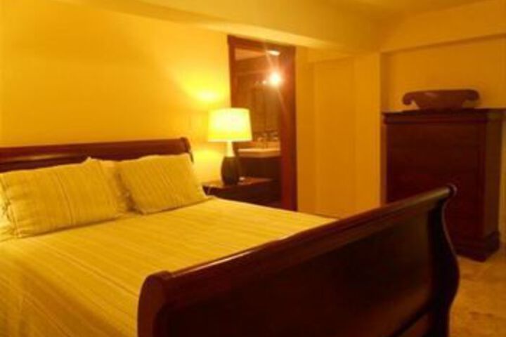 Room 10 of 28
