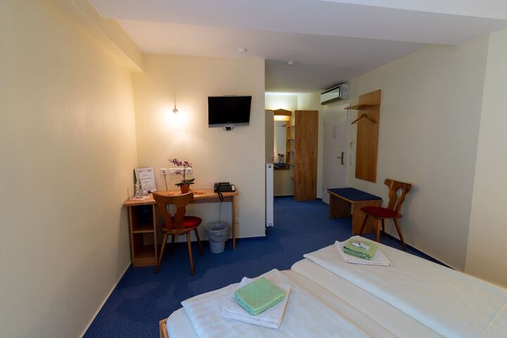 Room 8 of 36