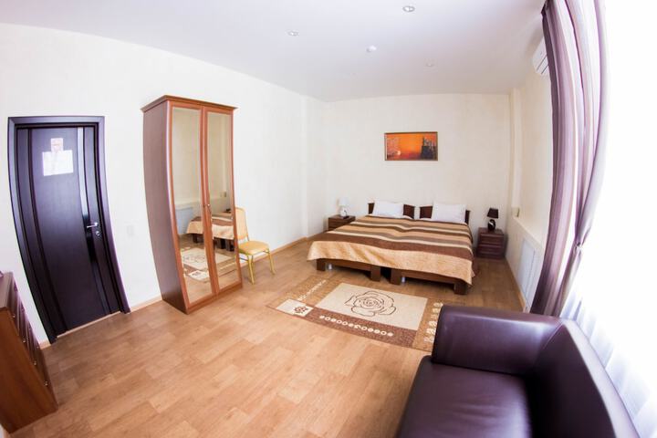 Room 6 of 50