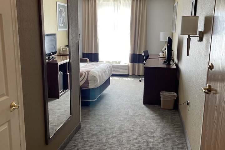 Double Accessible King Size Bed (10 of 16)