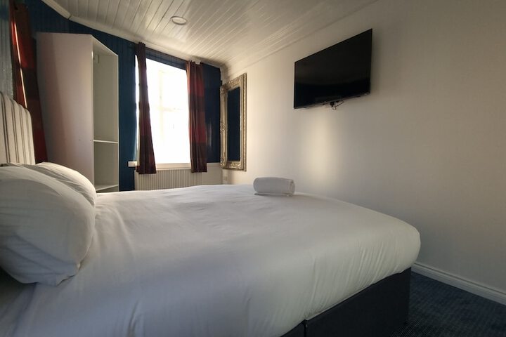 Room 16 of 32