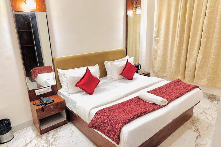 Room 3 of 12