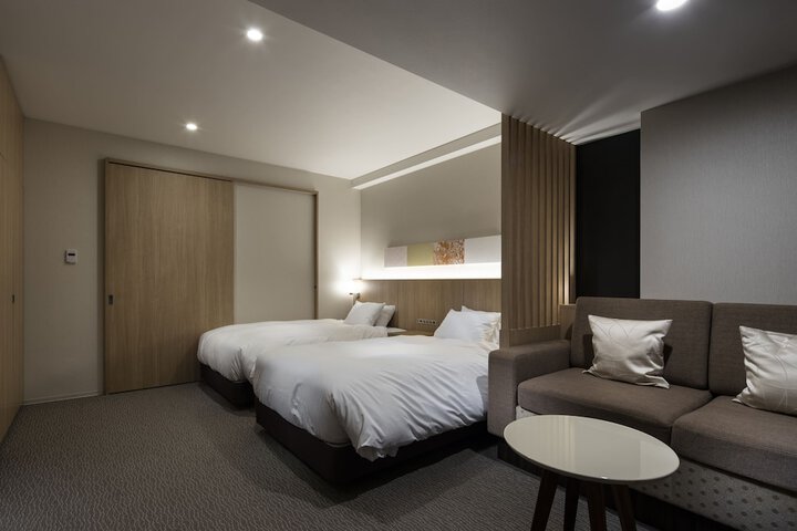 Room 11 of 122