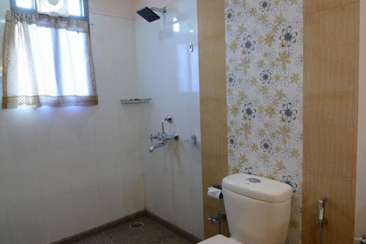 Room 27 of 66
