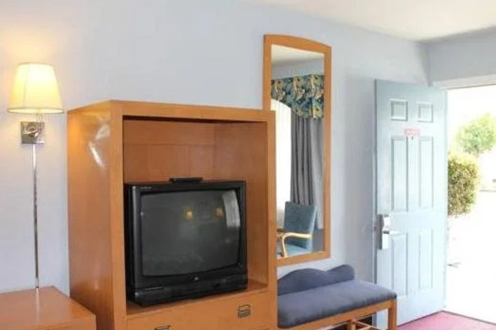ECONOMY INN WATSONVILLE