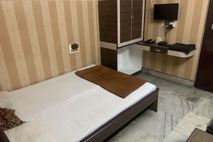 Room 5 of 13