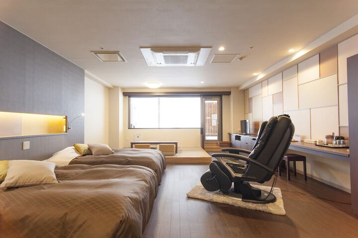 Room 37 of 240