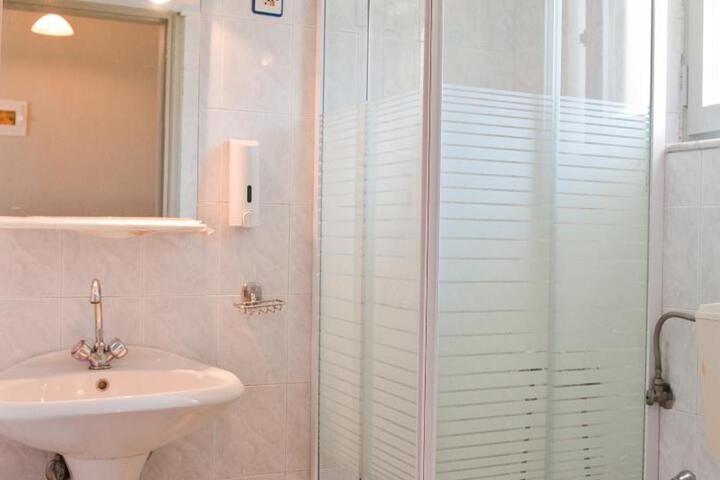 Room 77 of 82