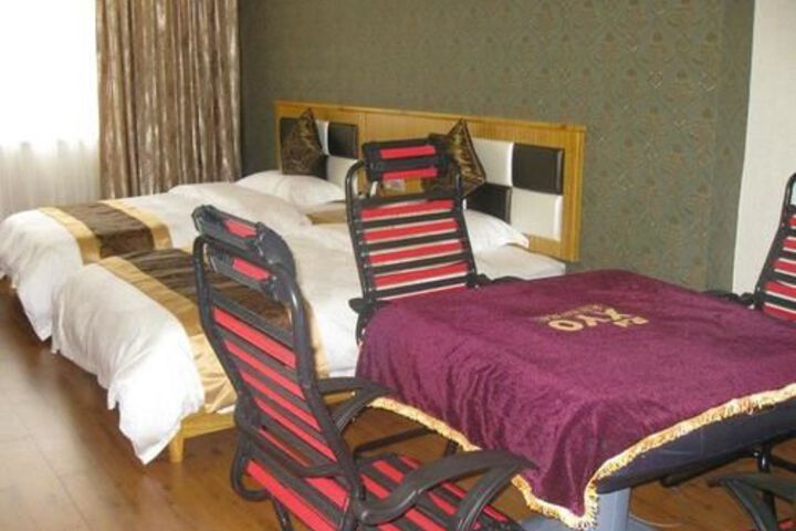 Room 4 of 19