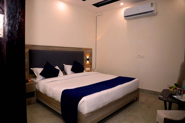 Room 7 of 25