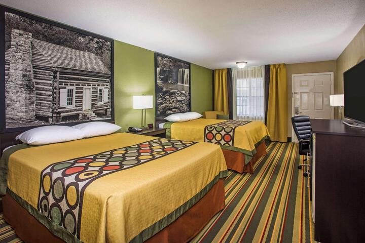 2 Queen Beds (9 of 13)