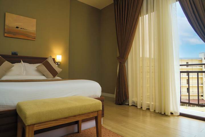 Room 4 of 63