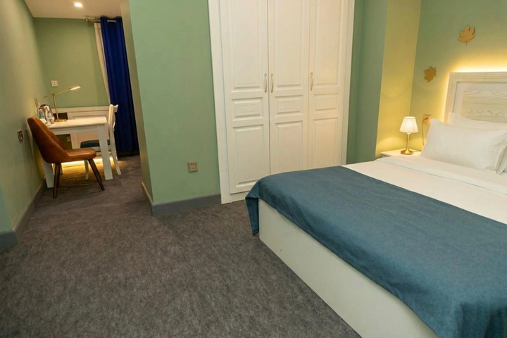 Room 12 of 21