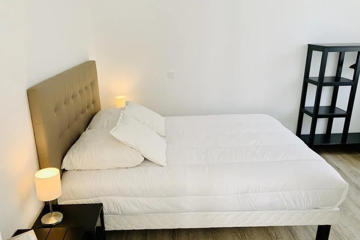 Room 5 of 11