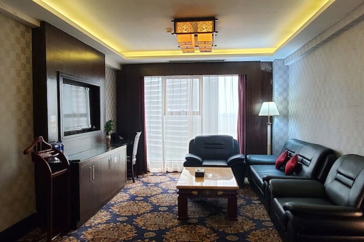 Room 28 of 49