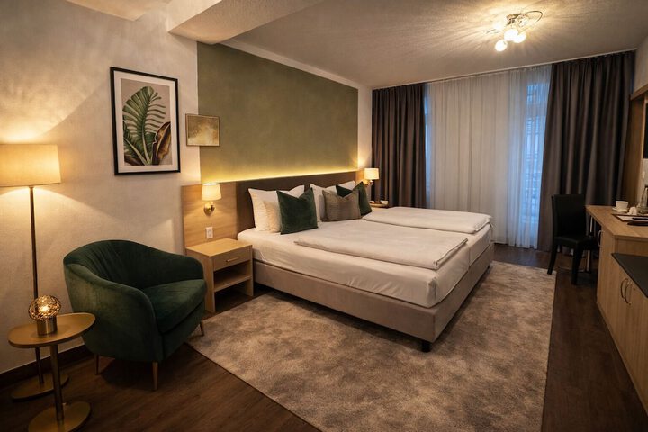 Room 7 of 25