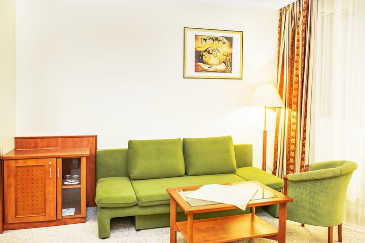 Room 30 of 171