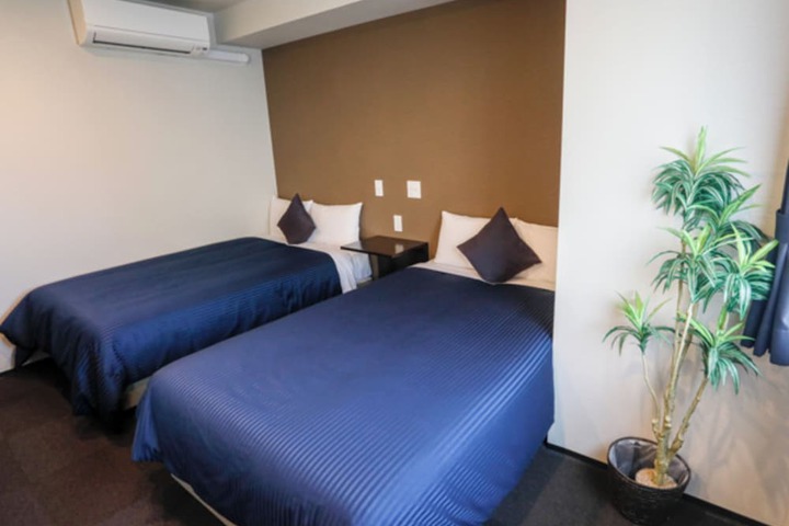 Room 14 of 28