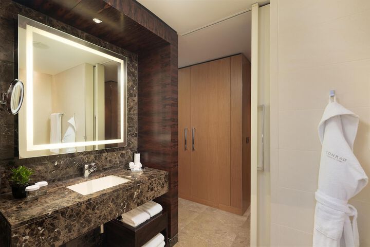 Room 73 of 114