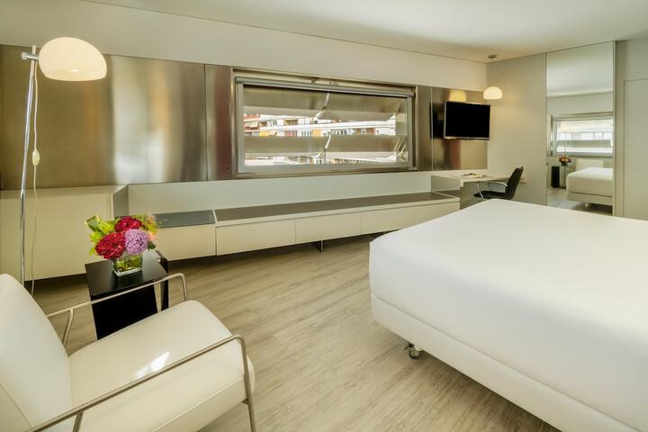 Room 10 of 49