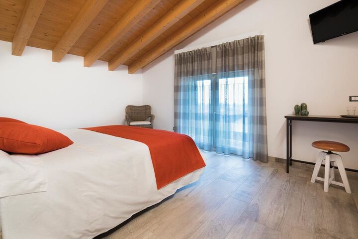 Room 4 of 23