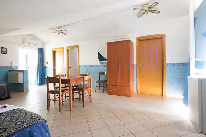 Room 27 of 48