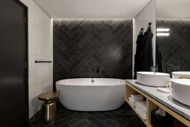 Room 41 of 60