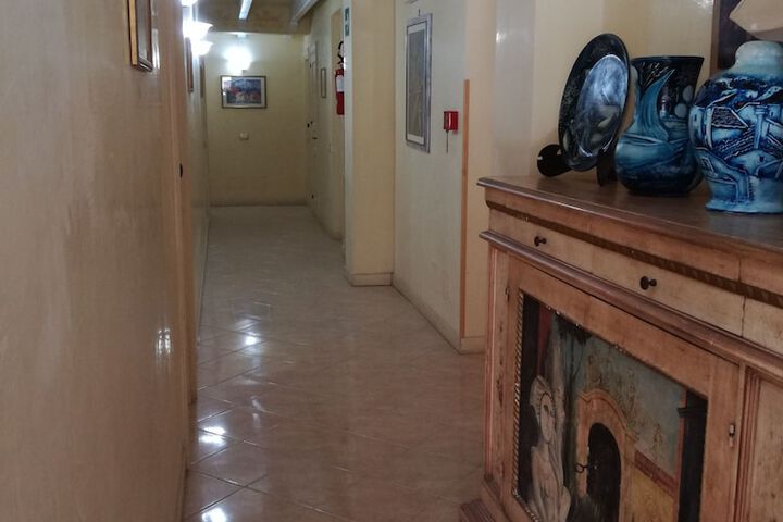 Ballroom/Hall 16 of 20