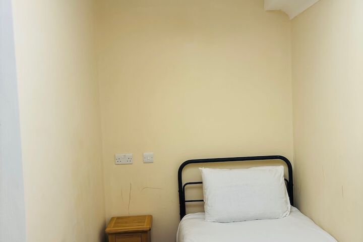 Room 12 of 33