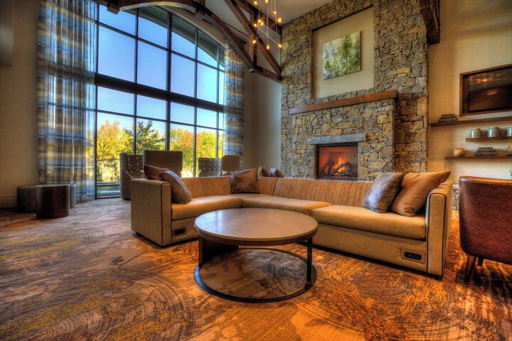 Lobby lounge
