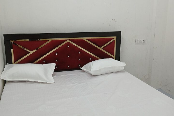 Room 11 of 20