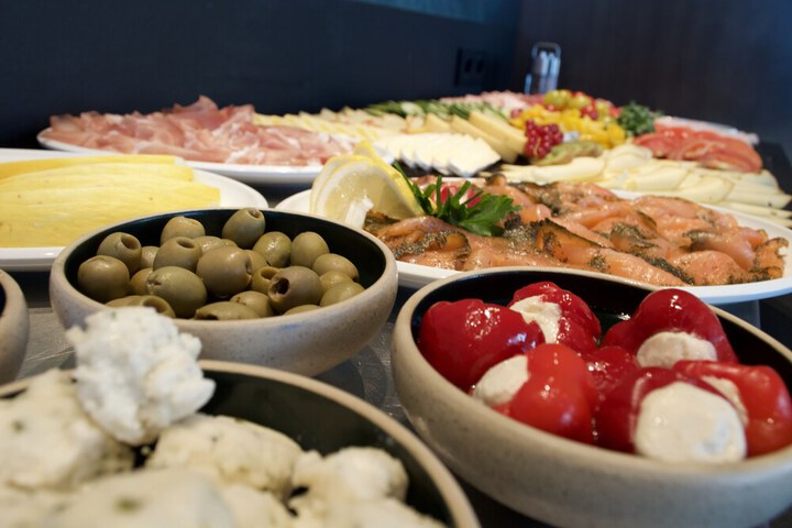 Dining 75 of 107