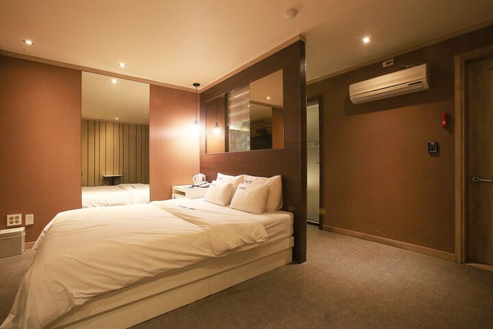 Room 97 of 121