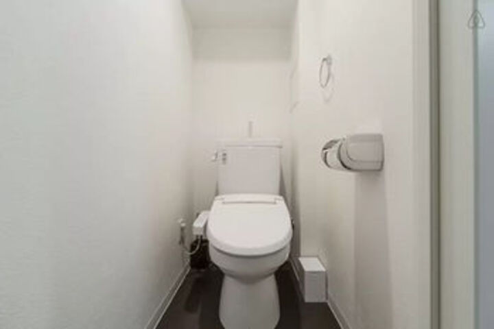 Room 3 of 182