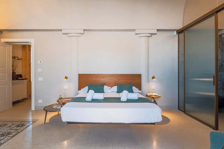 Room 8 of 53