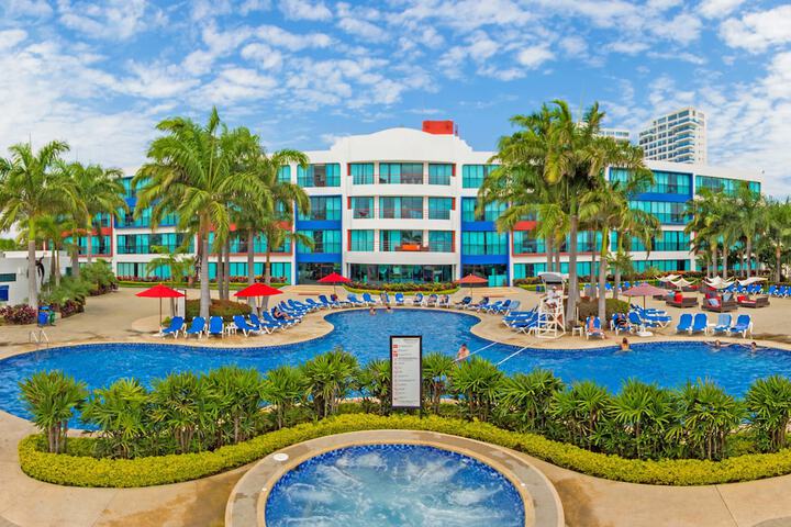 Hotel with Pool