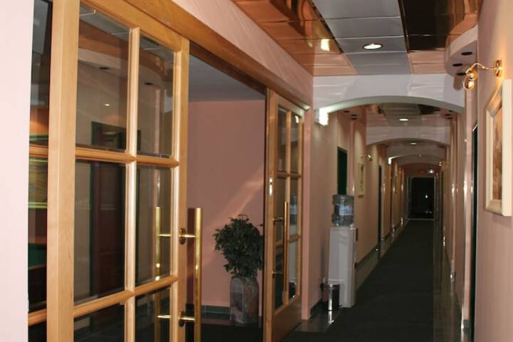 Ballroom/Hall 93 of 108