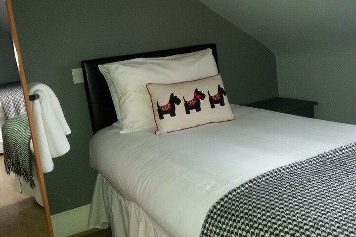 Room 8 of 43
