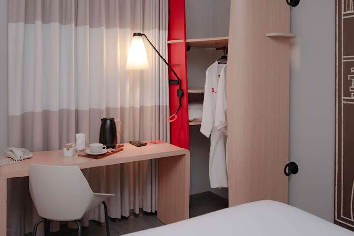 Room 17 of 118