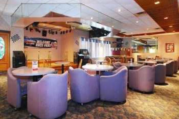 Lounge 20 of 26