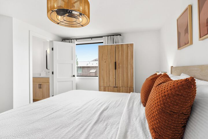 Room 15 of 204