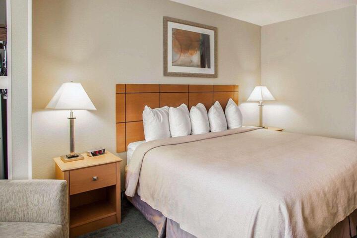 1 King Bed (1 of 17)